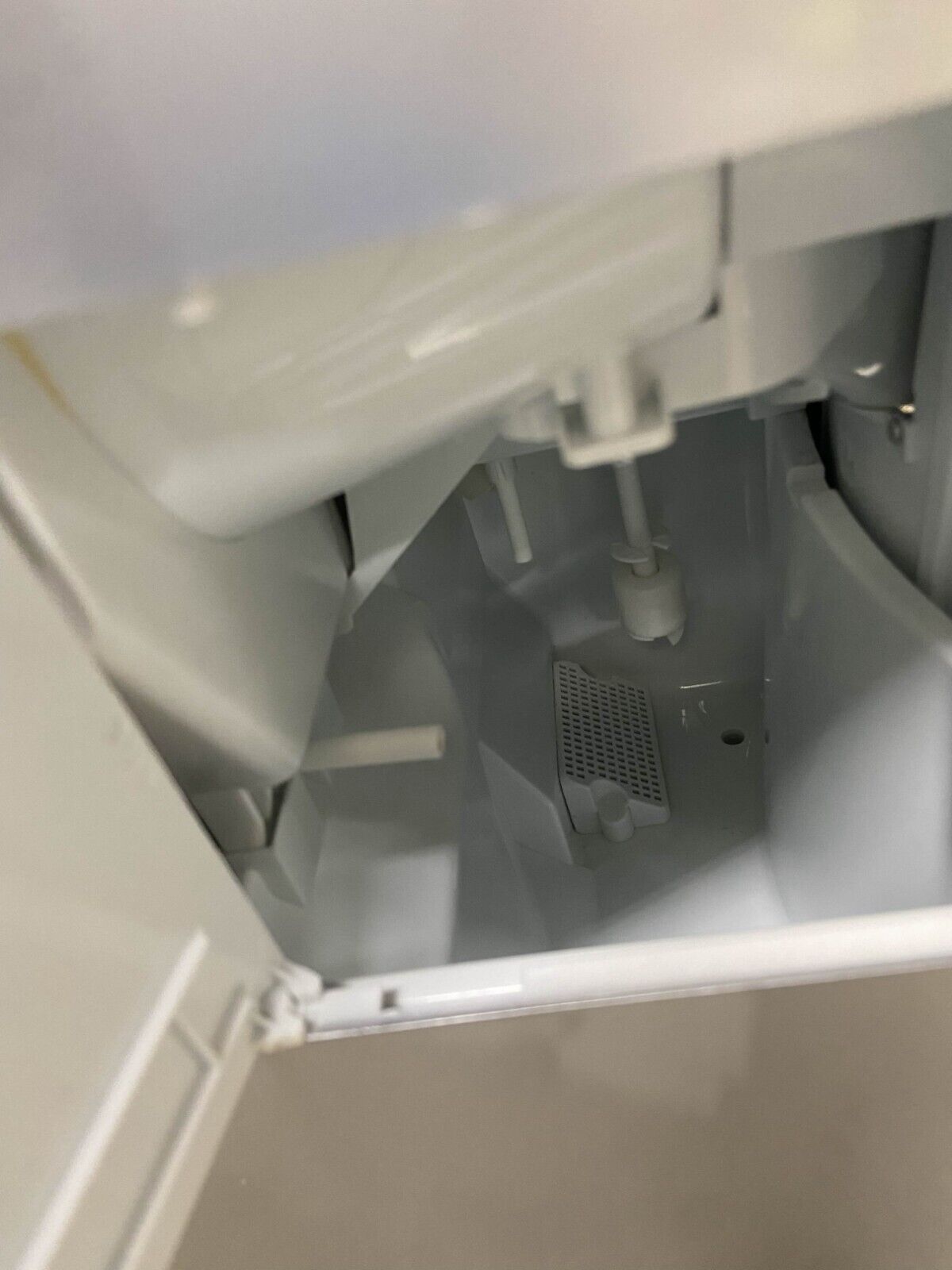 Whynter Compact Portable Ice Maker Countertop Model : IDC-221SC