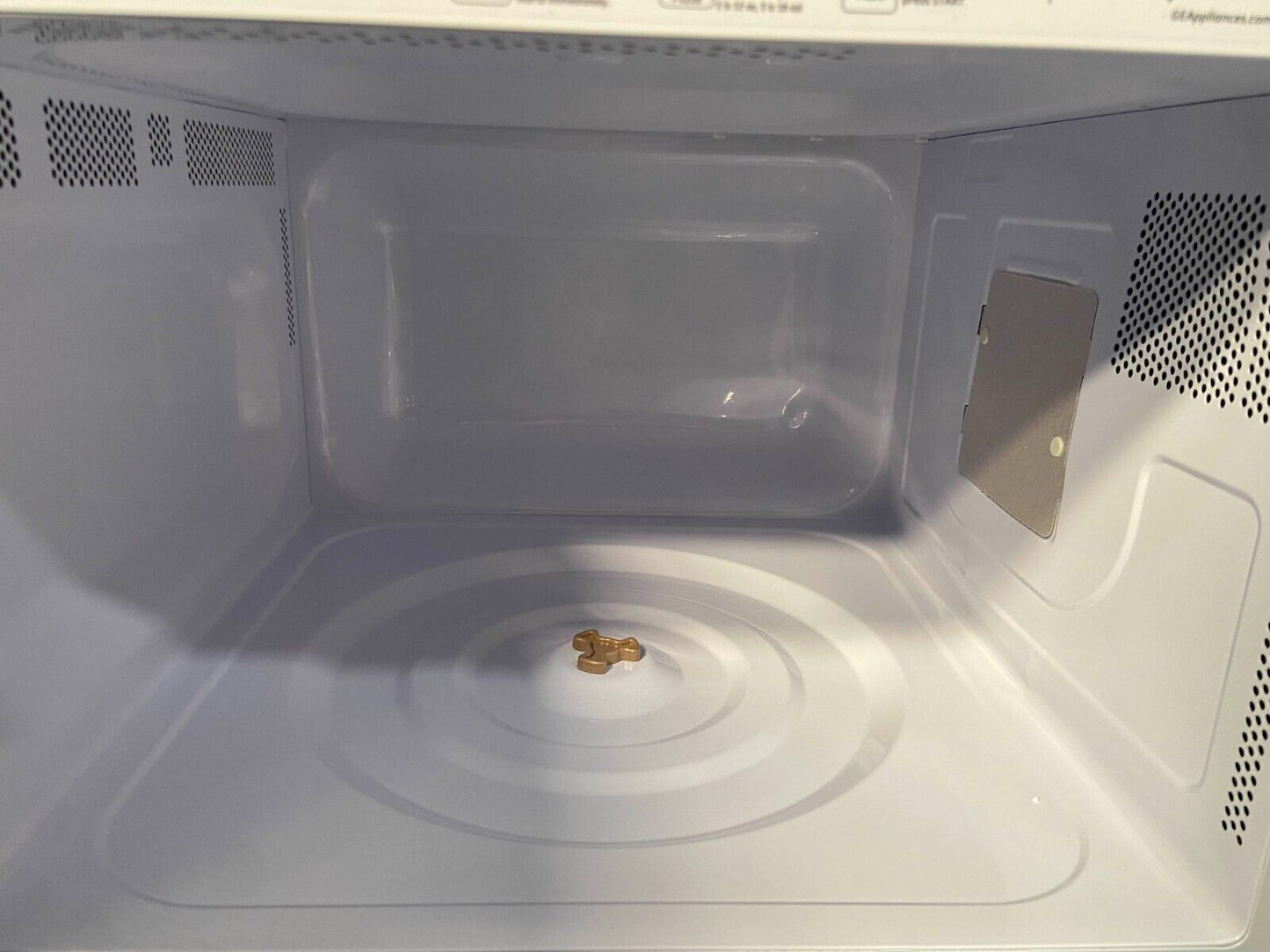 GE - 1.6 Cu. Ft. Capacity Countertop Microwave Oven, Stainless Steel (Dented)