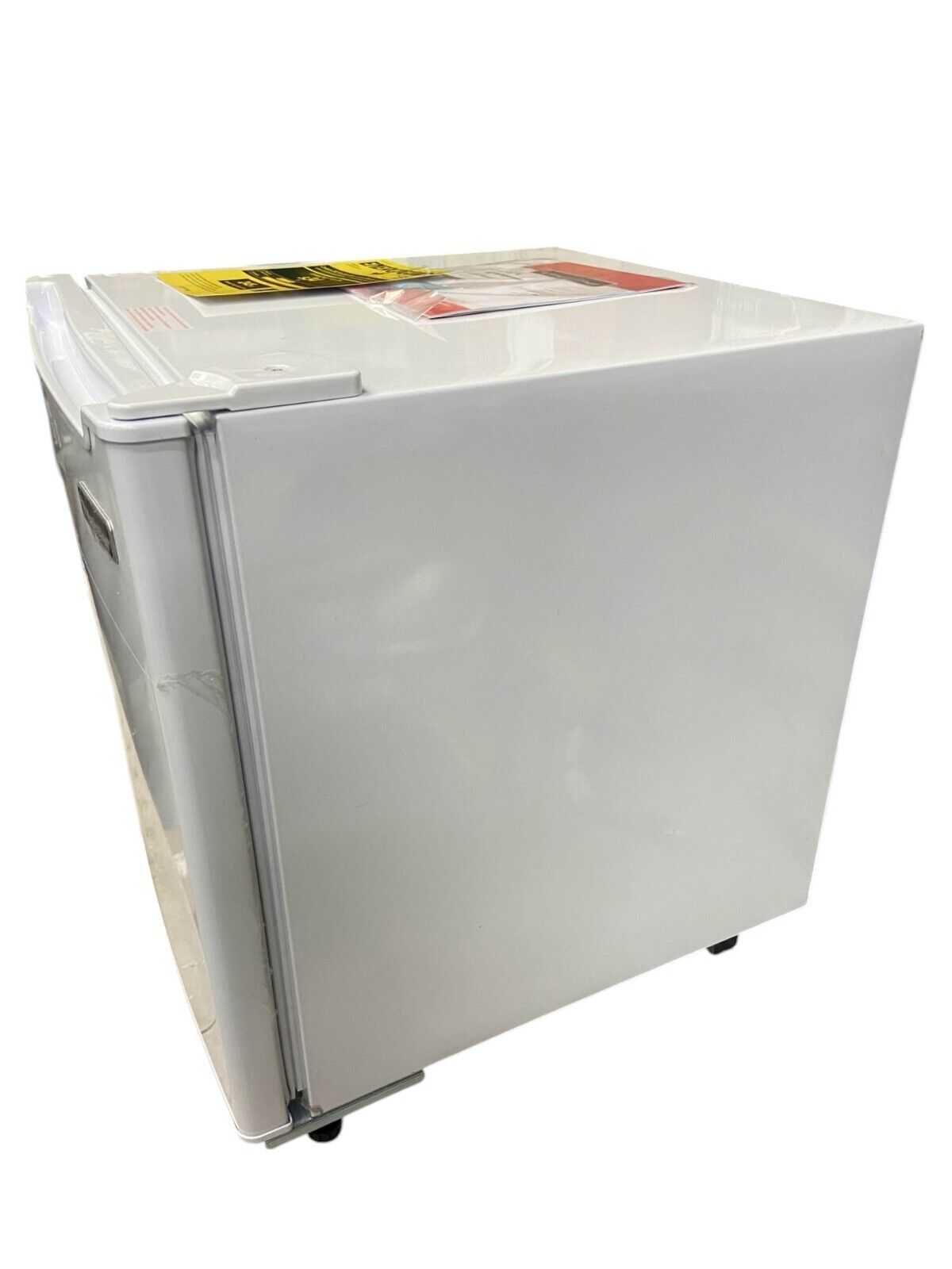 Magic Chef Mini Fridge 1.7 Cu. Ft. Freezerless White HMAR170WE